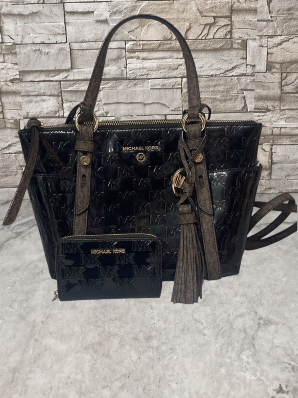 Michael Kors Sullivan Patent Leather Crossbody & Matching Wallet Black Logo